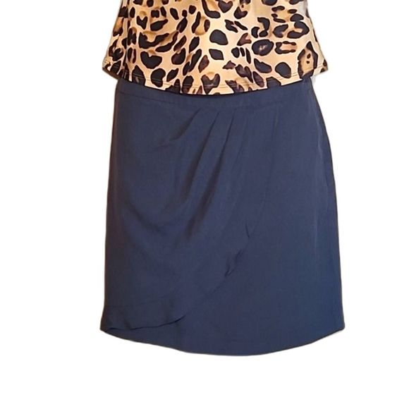 Ann Taylor LOFT Silk Wrap Skirt Straight Above Knee Side Zipper Pockets Pleated - Picture 3 of 16